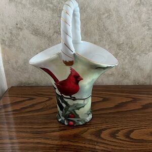 Cardinal vase with handle